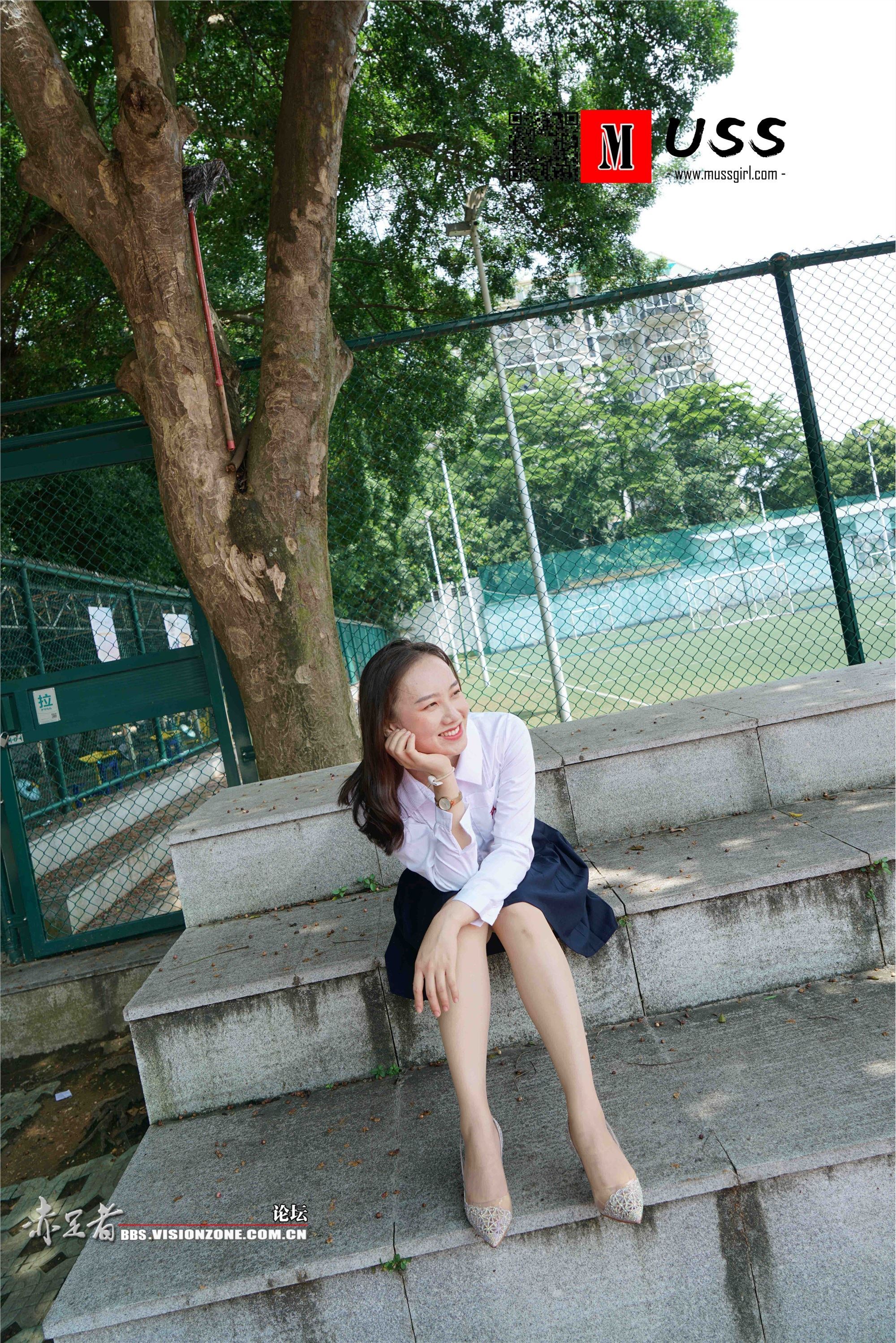 MussGirl慕丝女郎  NO.073 美女老师红红的超薄丝袜嫩足